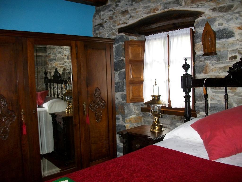 Casa De Aldea Los Glayus Casa de hóspedes Luarca Quarto foto